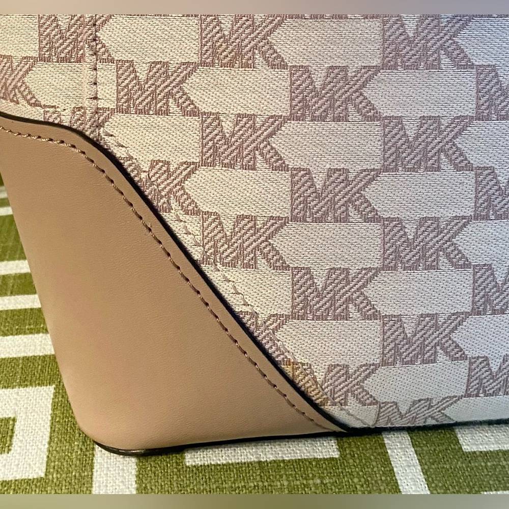 NWT! Michael Kors Aria Blush Large Signature Tote Bag - Picture 14 of 14